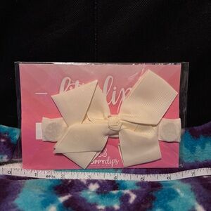 Cream colored Bow PoppyClip magnetic accessory for shirts, skirts, dresses, etc